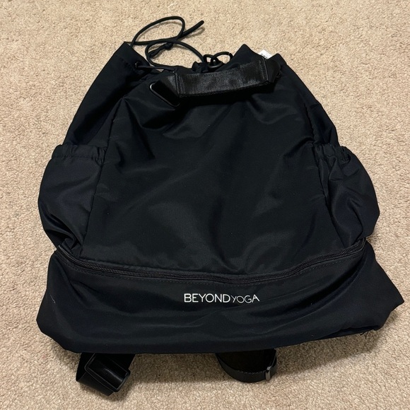 NEW Beyond Yoga Backpack Black Convertible Athletic Yoga Gym Bag NWT main image 4